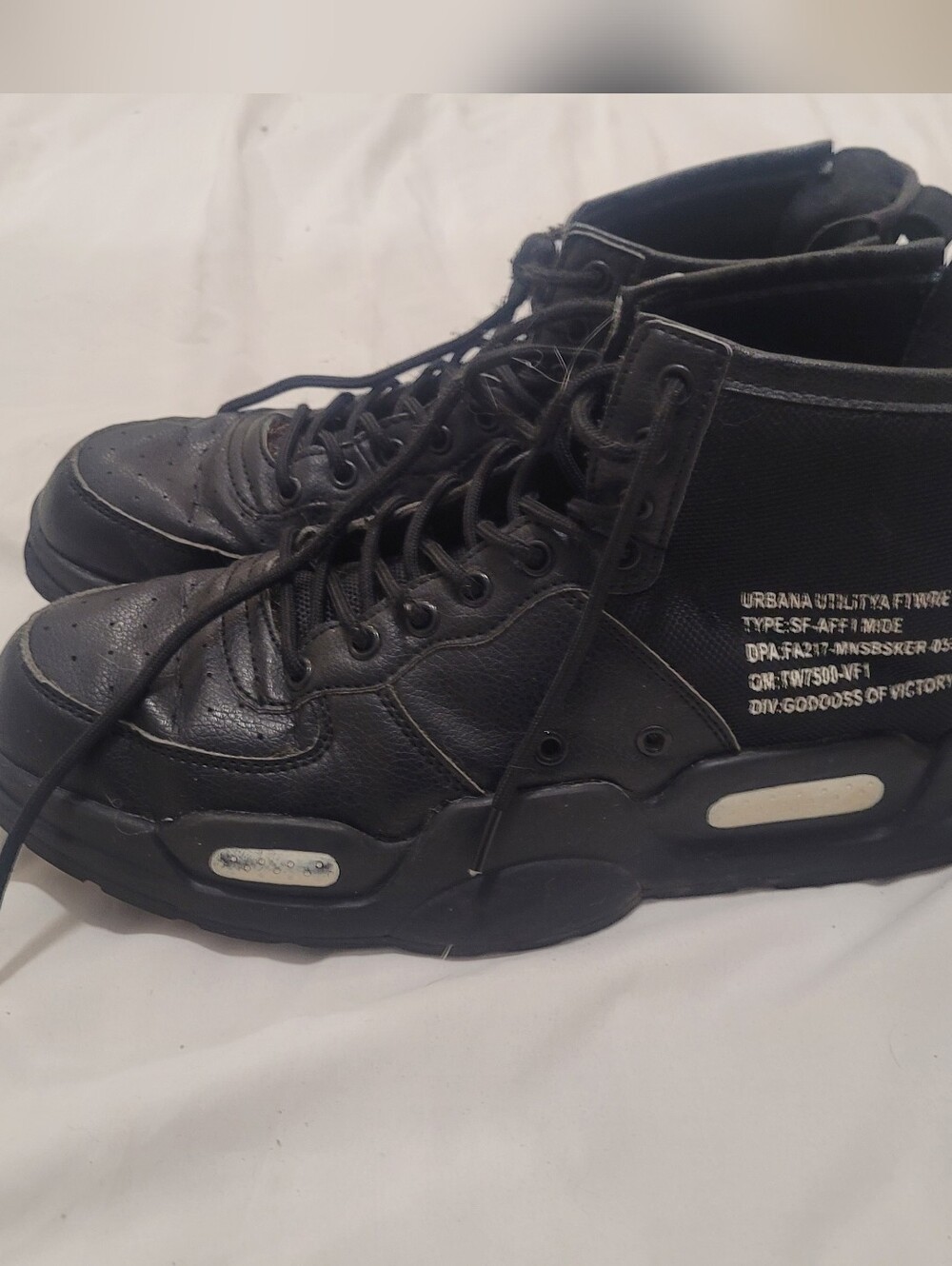High-Top Sneakers - Black